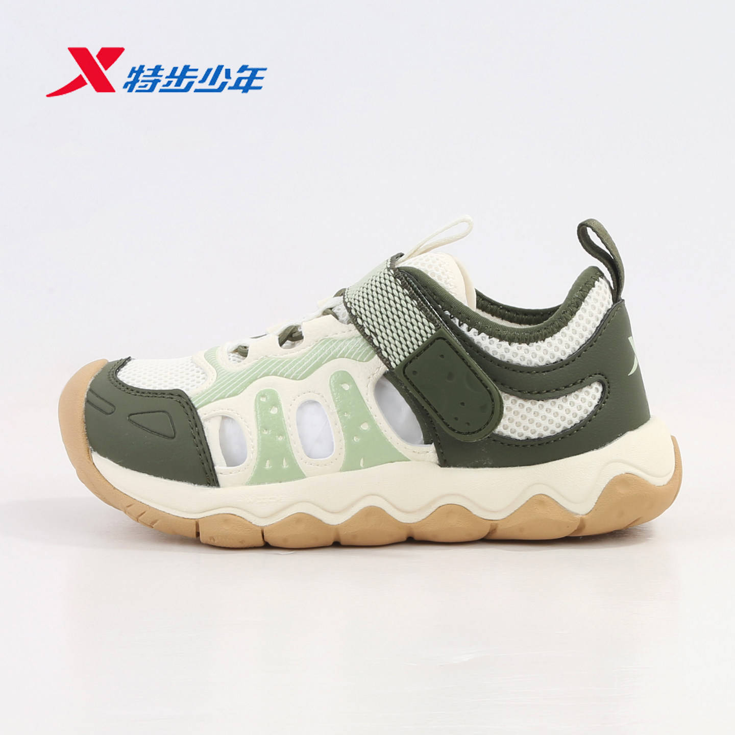 特步儿童包头凉鞋男小童2026夏季运动溯溪宽宽坚果鞋674315623001