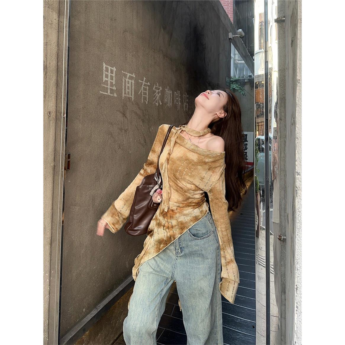 不规则晕染露肩长袖T恤女