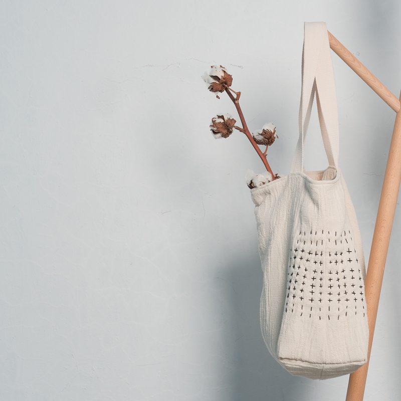 博主力推小众爆款刺绣托特包