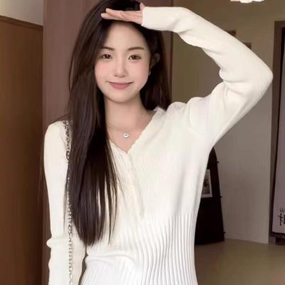 白色V领长袖针织衫女秋冬小个子短款修身内搭打底衫毛衣chic上衣
