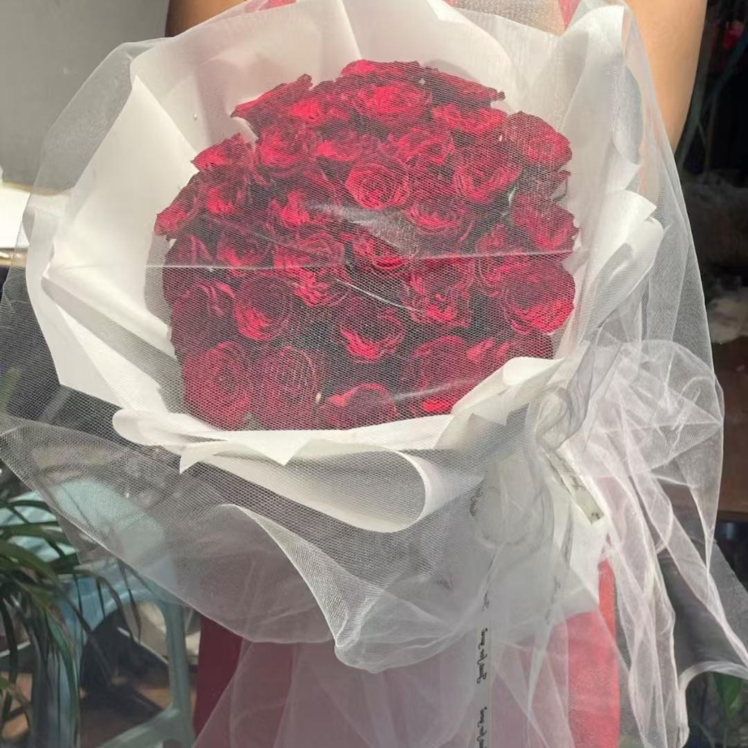 520 33朵红玫瑰圆形花束送女友送老婆送情人送闺蜜同城配送