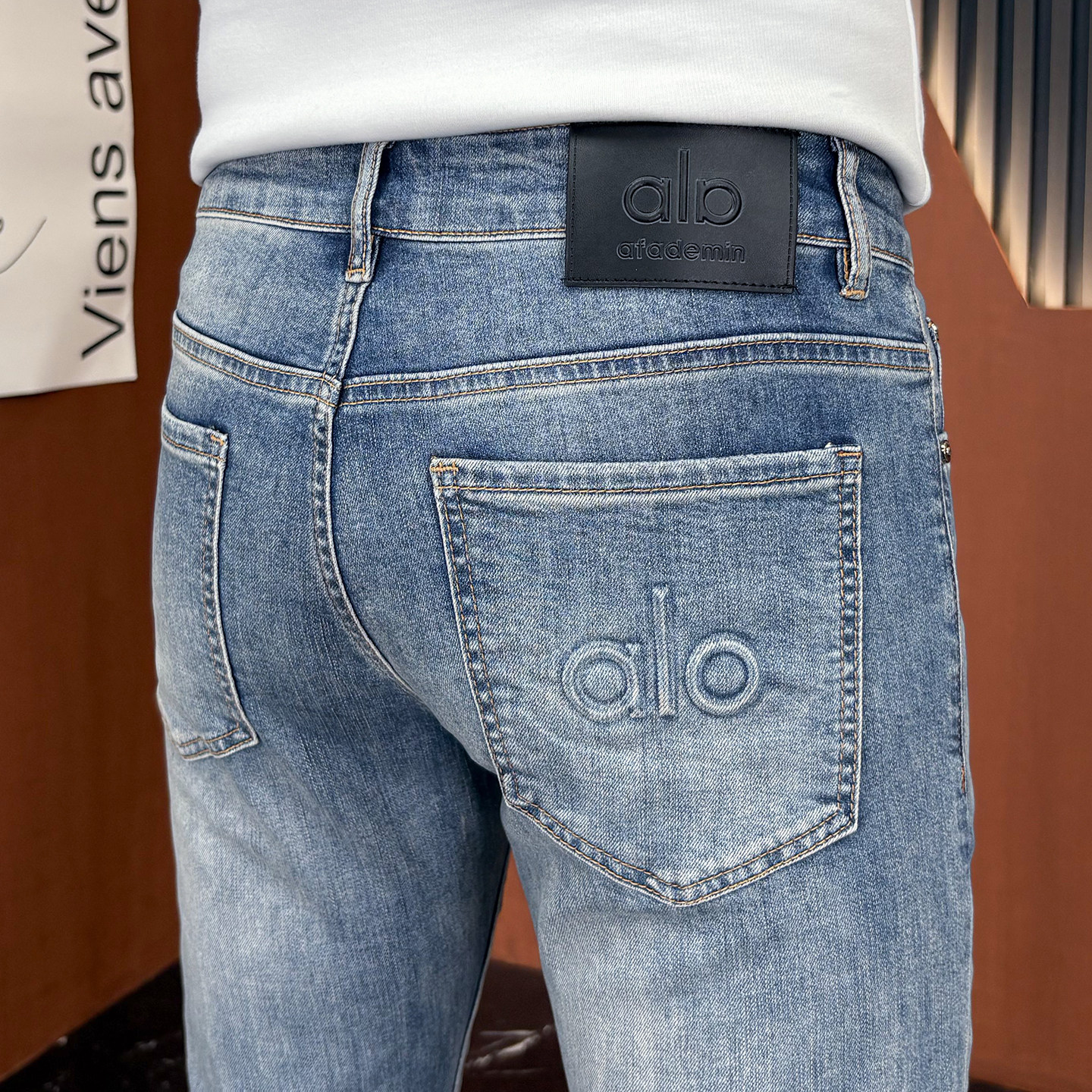 意大利高端品牌蓝色牛仔裤男2026新款修身小直筒春夏薄款休闲裤子