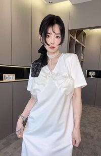 新款 饰纯色V领裙子 短袖 连衣裙女2024夏季 拼接装 fashion 法式