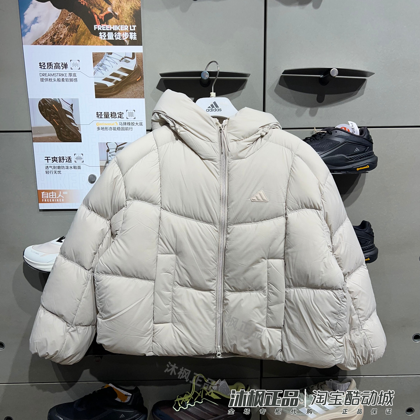 阿迪达斯女冬连帽轻盈短款羽绒服