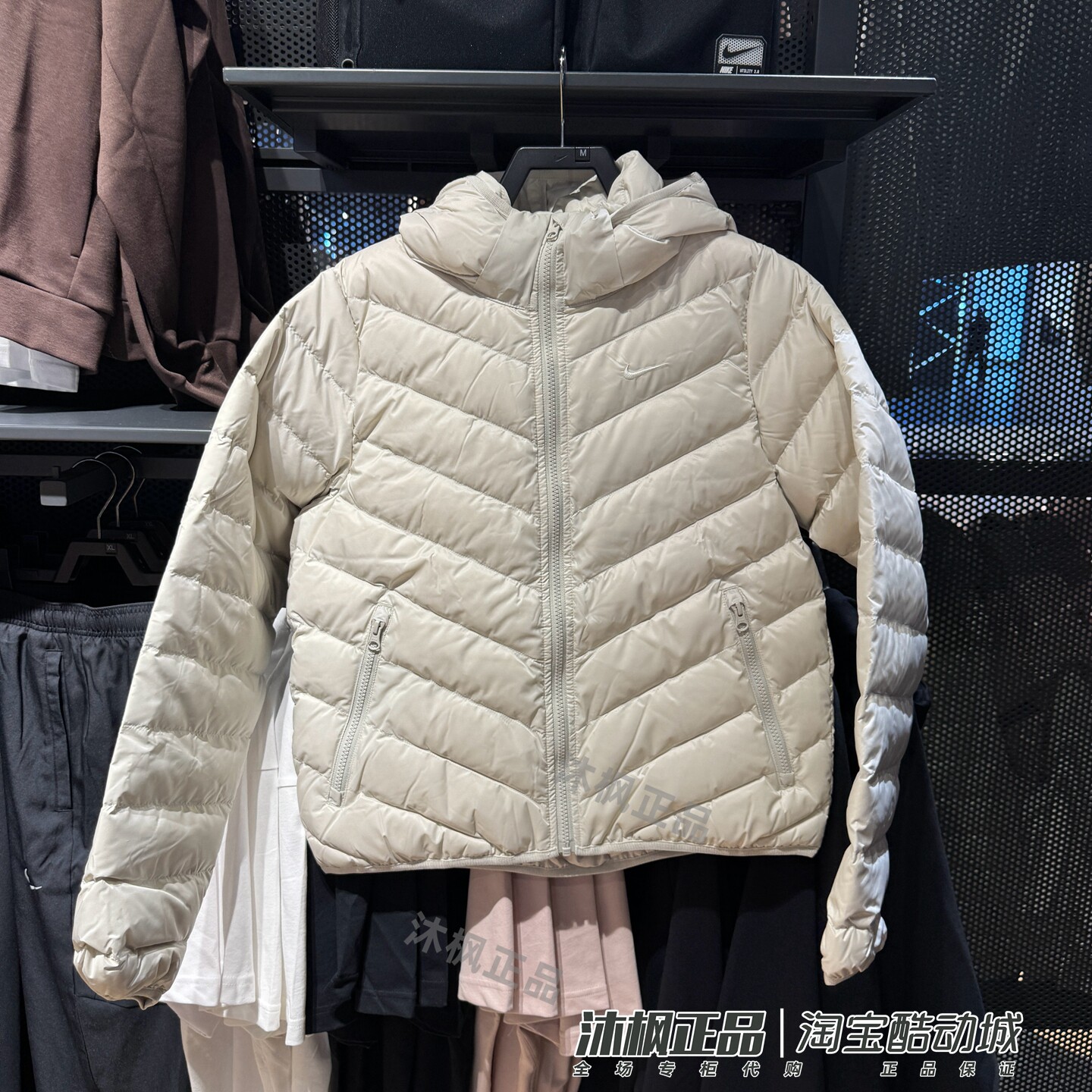 耐克女子冬季连帽保暖休闲羽绒服