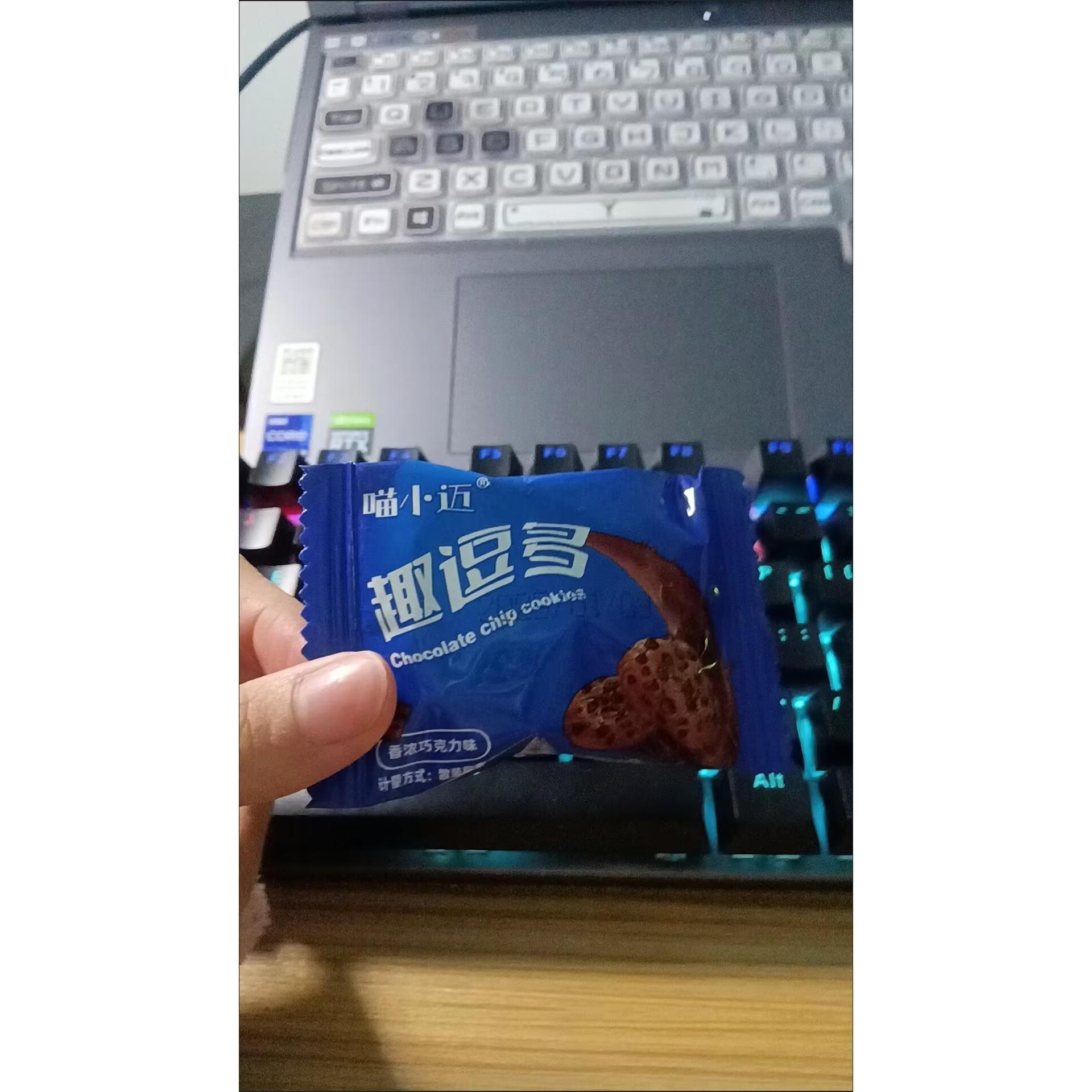 喵小迈巧克力豆曲奇饼干巧克力味网红解馋小零食整箱休闲零食糕点