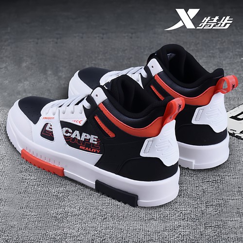 特步冬季百搭高帮时尚板鞋男