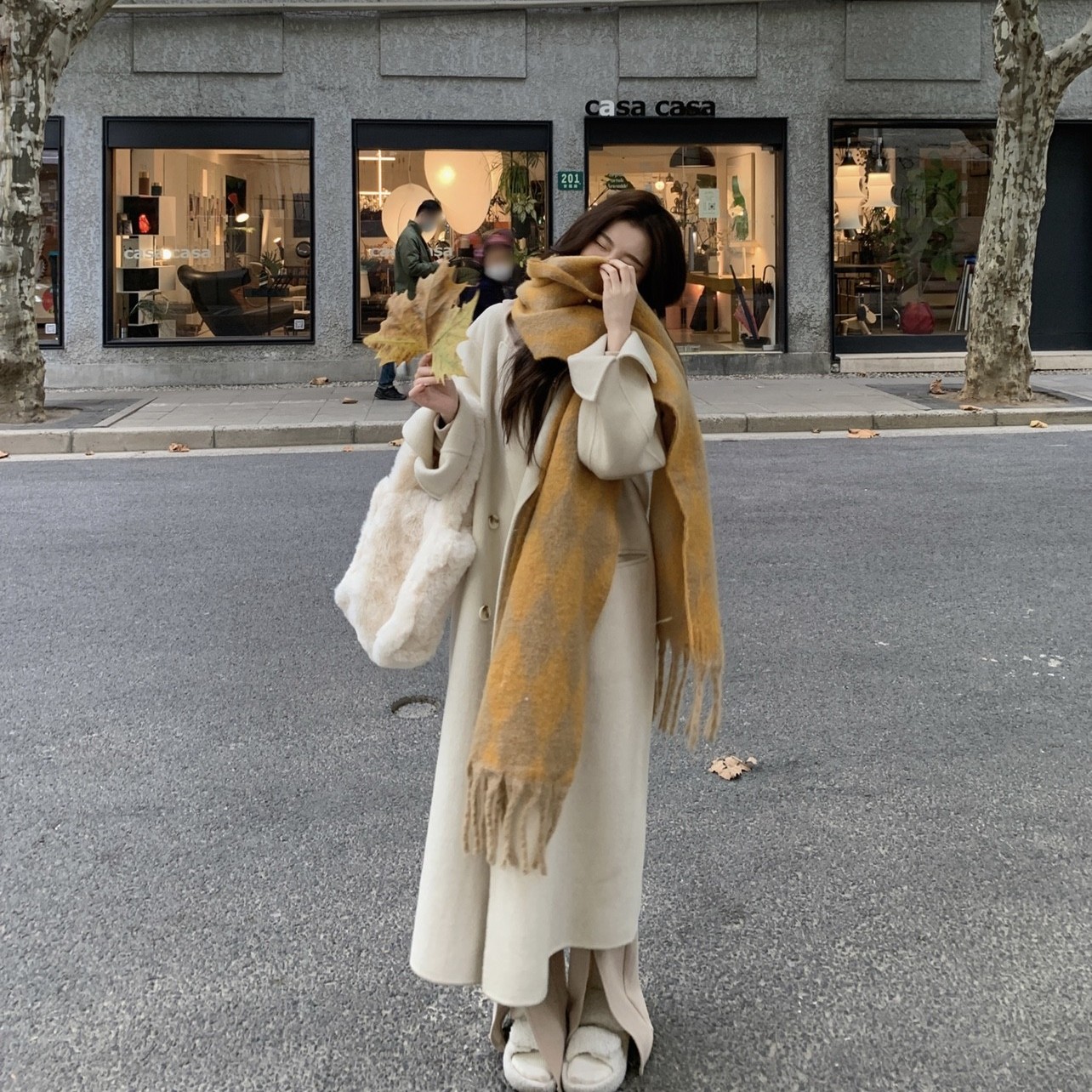 【现货7折返场】 初恋心动feel！奶白西装领双面尼长款大衣女外套