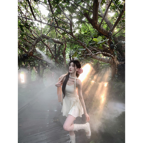 汪澜的妹妹吊带连衣裙粉色开衫