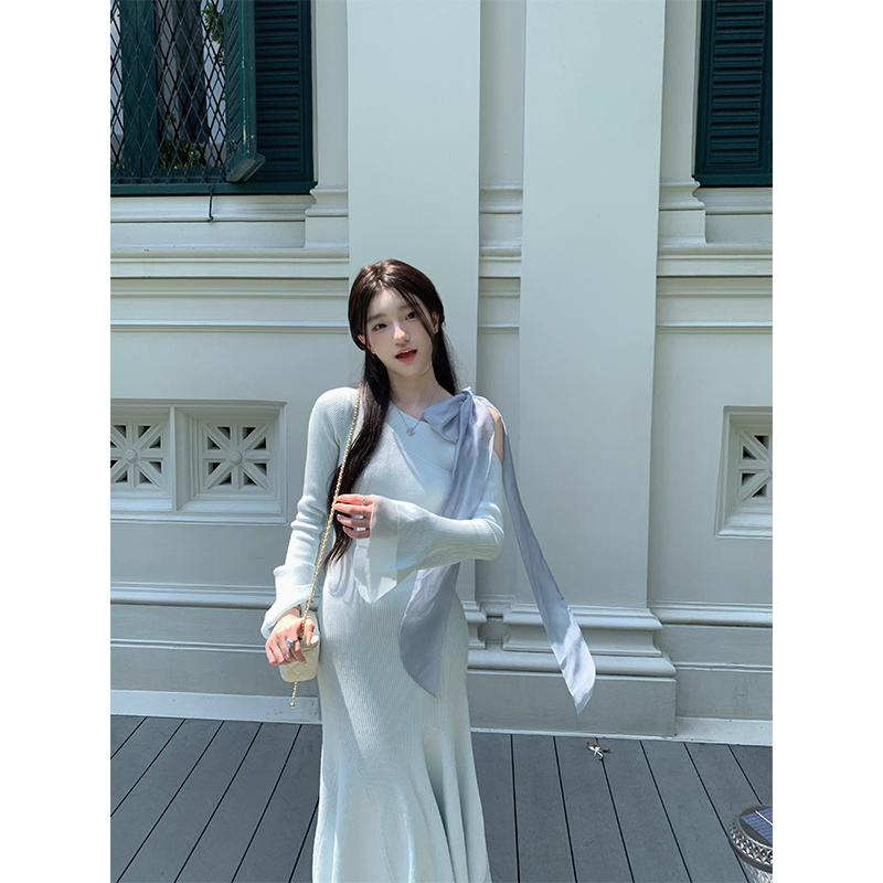 汪澜的妹妹系带鱼尾针织连衣裙