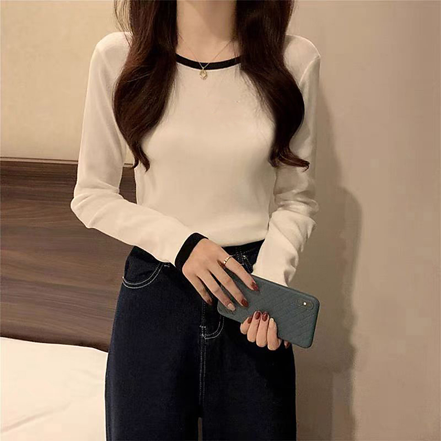 2025秋季撞色圆领设计感纯棉长袖t恤女显瘦时髦小个子ins白色上衣