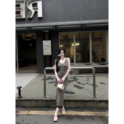 AWMUMU绝美辣妹条纹V领吊带洋装女夏季收腰显瘦复古性感长裙子
