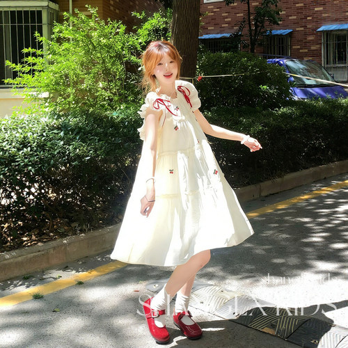 女童夏季小飞袖樱桃刺绣连衣裙
