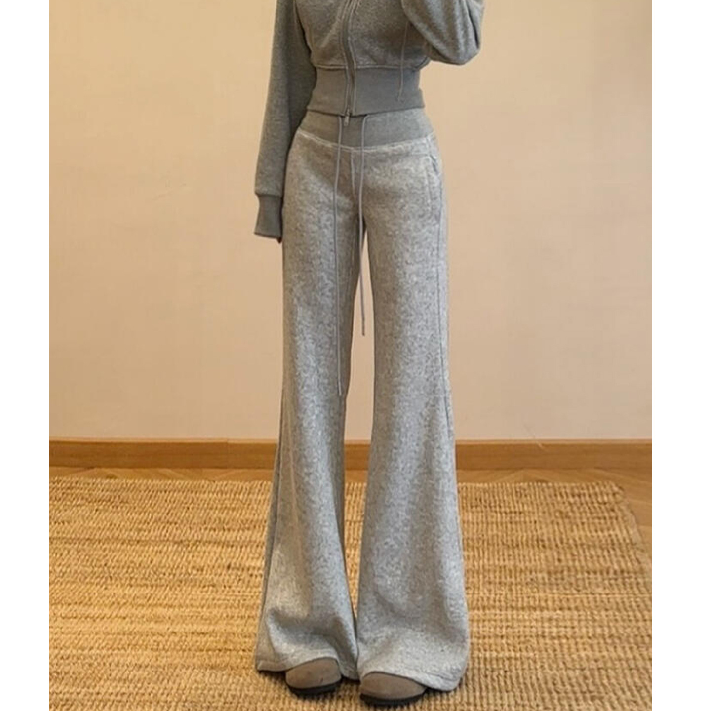 灰色辣妹微喇运动裤女秋季2025新款高腰显瘦垂感lulu同款喇叭卫裤