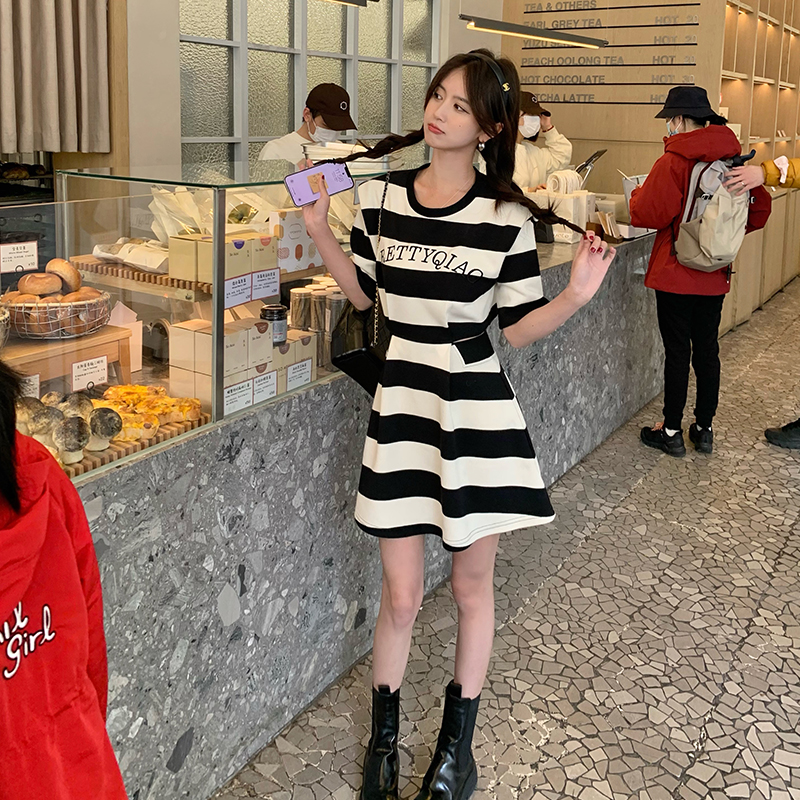 CHIYIYI 中长款宽松显瘦露腰T恤裙女夏季新款黑白条纹连衣裙