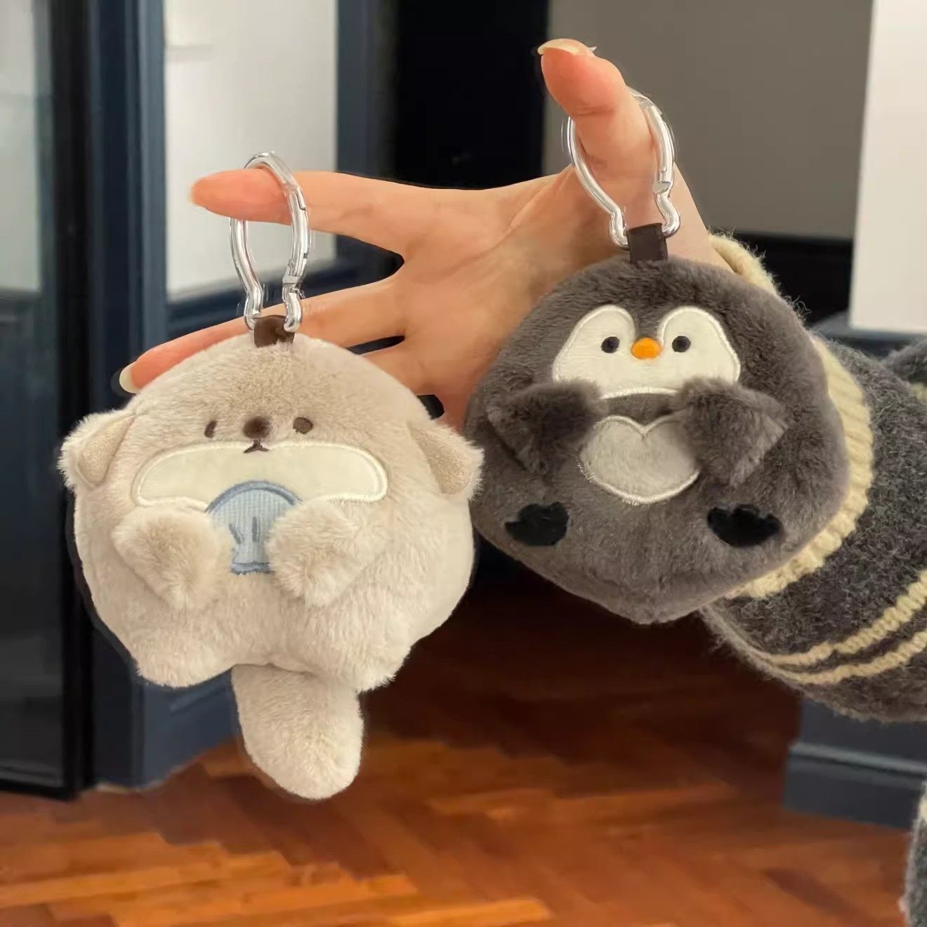 可爱毛茸茸企鹅零钱包耳机收纳包随身公仔包挂件学生钥匙扣迷你包