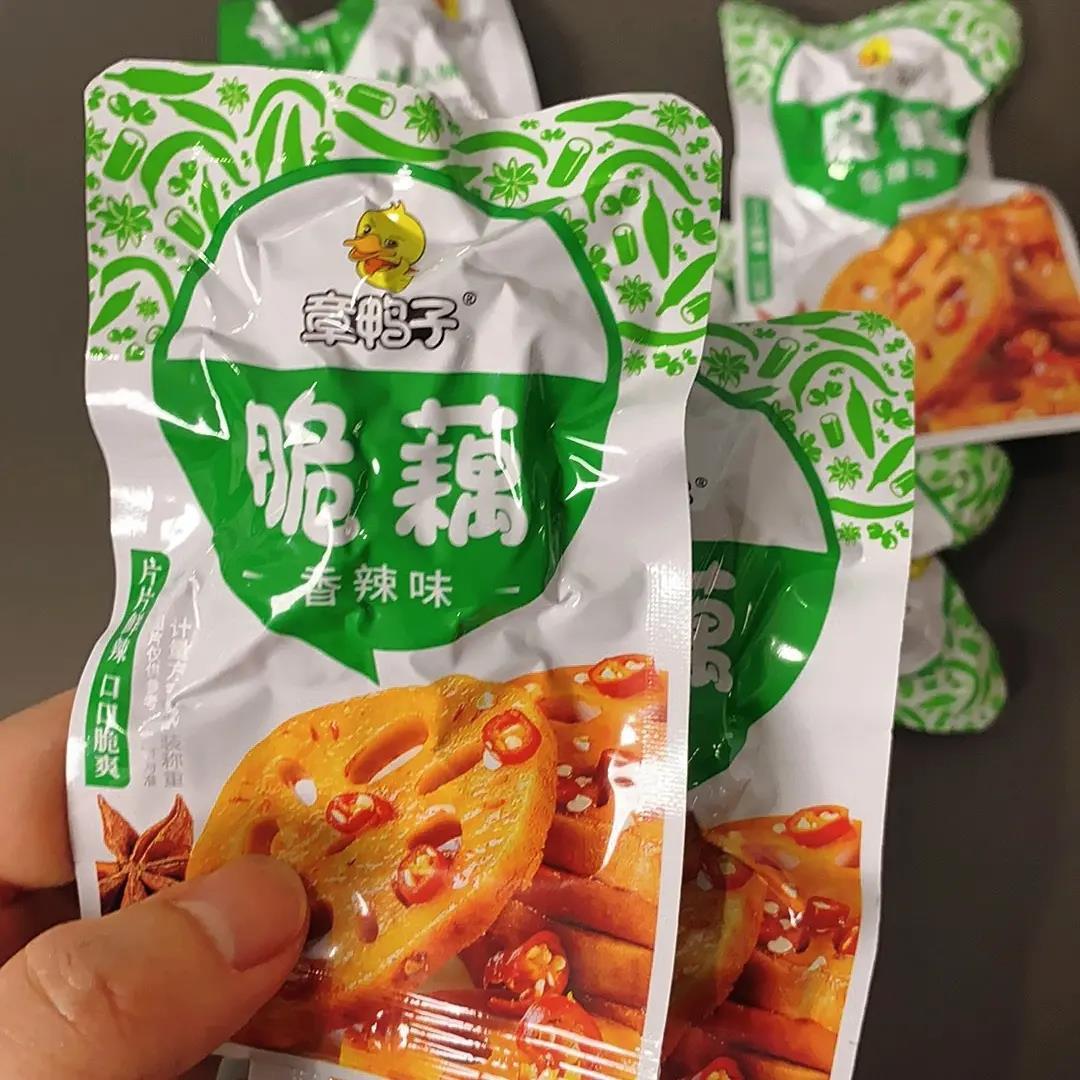 章鸭子香辣莲藕卤味藕丁麻辣零食藕丁下饭菜素食开袋即食黑鸭味