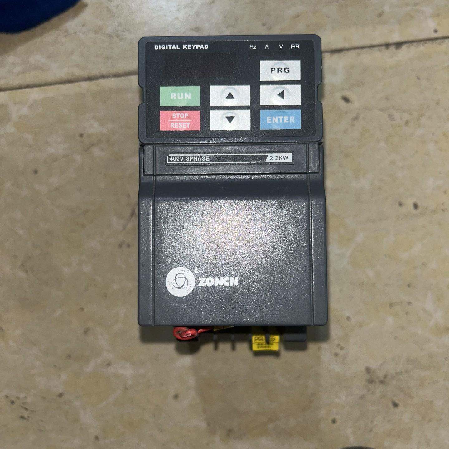 议价众辰变频器2.2kw（Z2400-2R2G）拆机，成色不