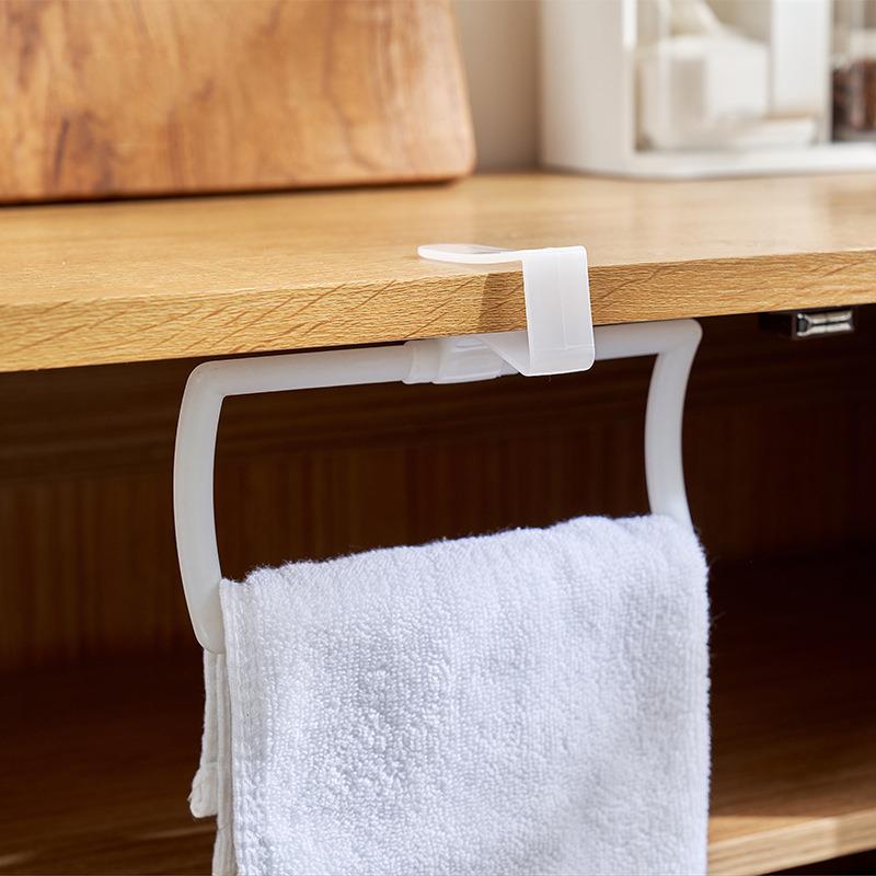 日本简约塑料毛巾挂厨房橱柜门背式抹布架隔板挂多用置物架