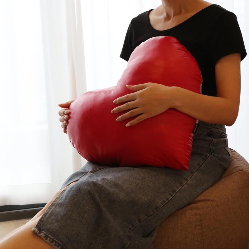 现代简约一颗心抱枕布艺沙发靠枕靠垫七夕情人节礼物抱枕