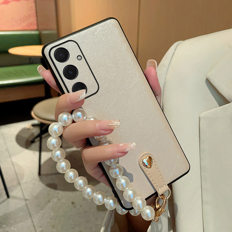 适用于三星A55手机壳时尚便捷爱心皮扣珍珠手提链女款GalaxyA55蚕丝纹硬壳全包防摔三星a55保护套网红潮流