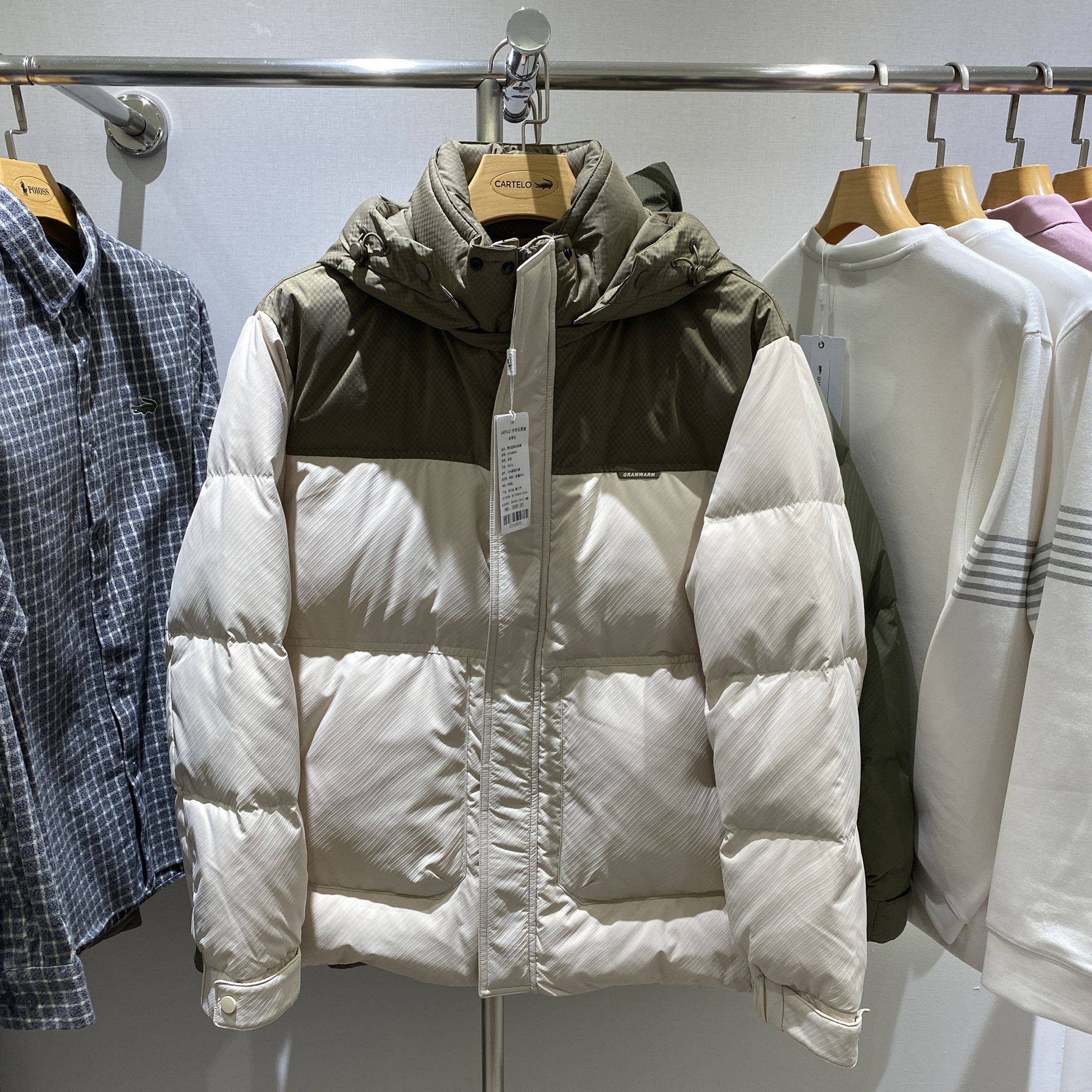 鳄鱼男士连帽羽绒服拼接款