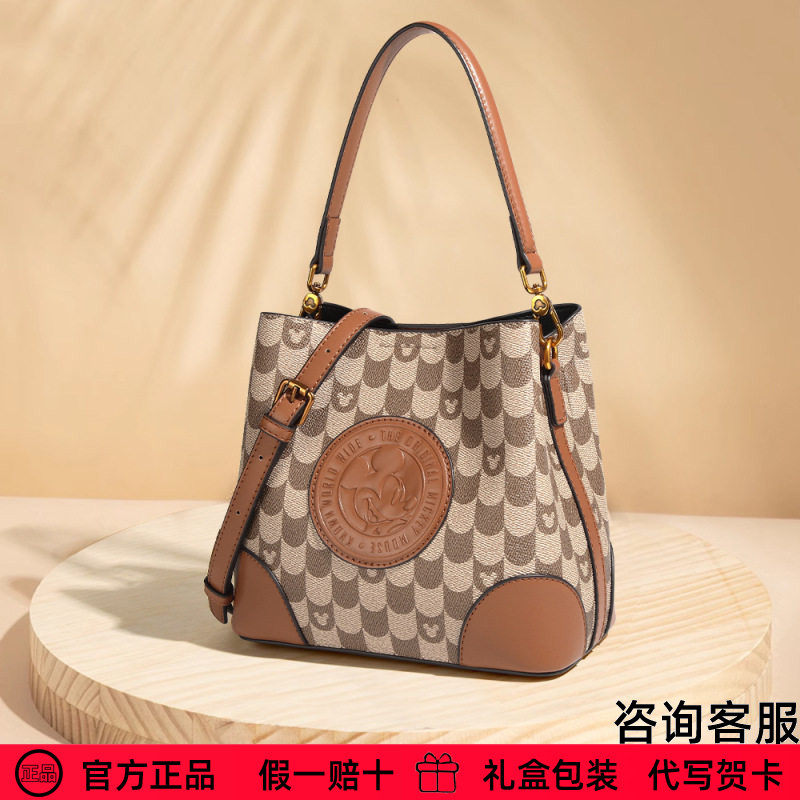 迪士尼包包官方正品米奇联名大容量女士通勤水桶包生日送礼物