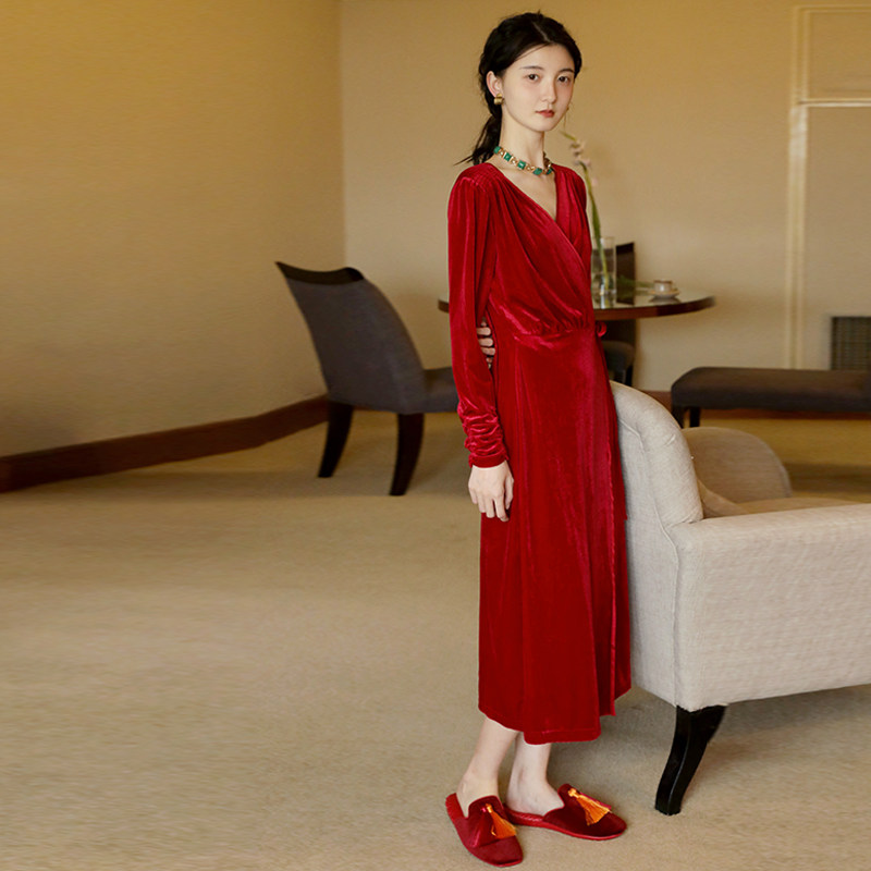 LULU的秘密新款长款秋冬酒红色丝绒高级感婚礼伴娘晨袍礼服裙可外