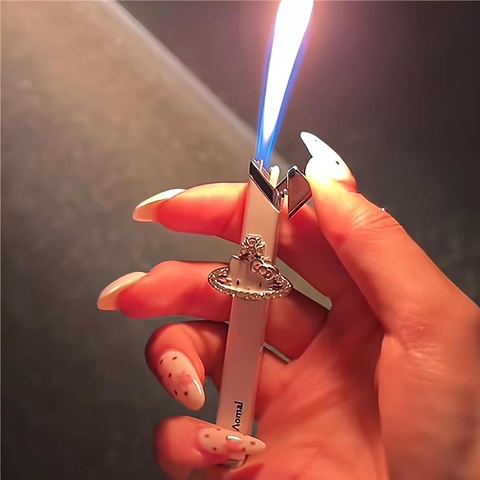 手作高颜值kitty土星金属小细条充气打火机ins男女送礼轻蝴蝶花海