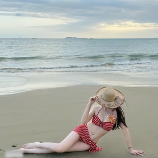 红色条纹比基尼女分体三件套聚拢性感海滩度假泳装