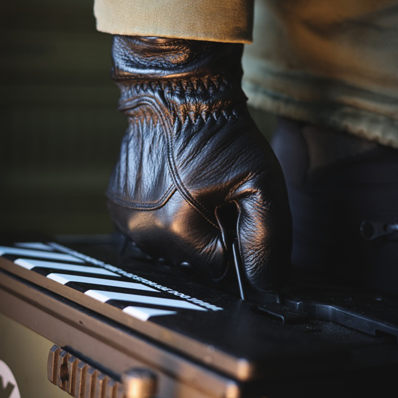 猫虎兽真皮手套男士春秋款摩托车骑行防风防水皮手套薄款