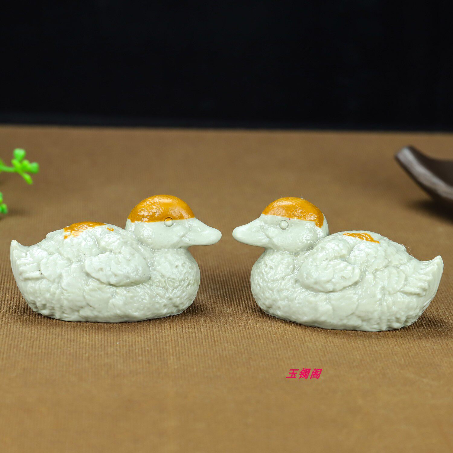 和田玉青白玉鸳鸯手把件和田玉俏色鸳鸯摆件