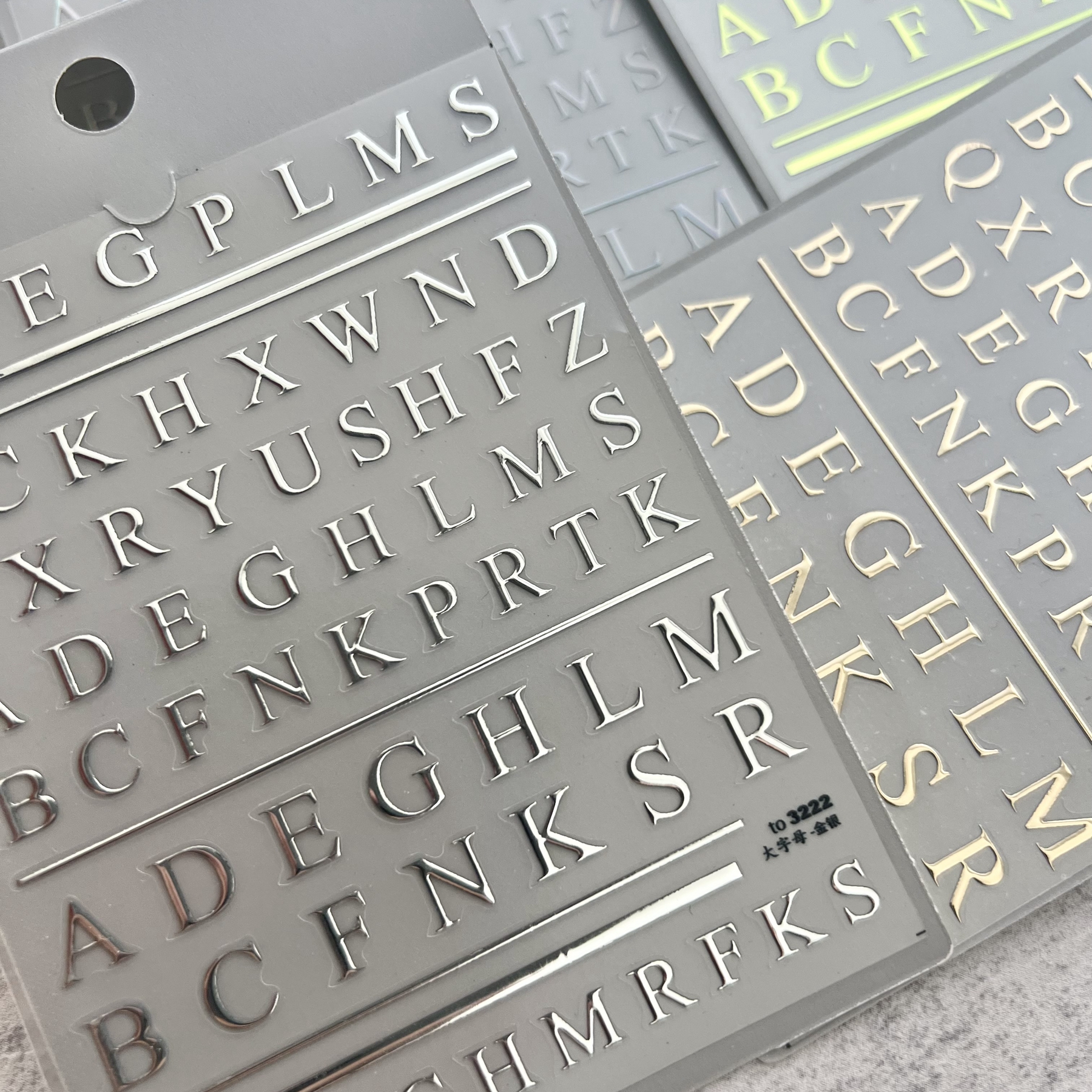 【清醒人员】极简大写英文字母金色银色美甲贴纸男女生同款指甲贴