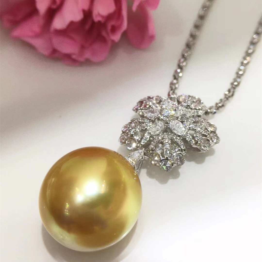 珍珠吊坠，12-13mm浓金绿色 dj色光，优雅时髦钻石花，钻石0.85ct