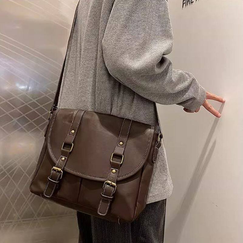 包学院风复古皮质斜挎包中性风男女韩版大容量邮差单肩包