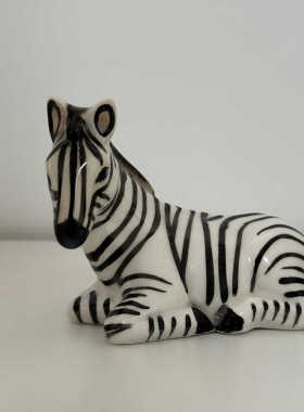 装饰手绘小斑马陶瓷摆件