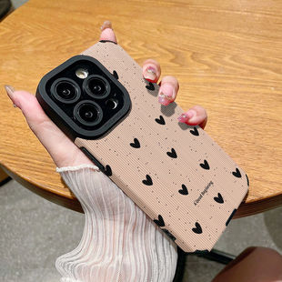 iPhone15皮質(zhì)15promax女款 DZ木年沛適用蘋果16手機(jī)殼新款 14plus潮牌13pro粉底小黑愛心12條紋11全包x防摔軟殼