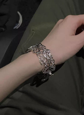 不规则镂空蝴蝶花卉冷门手镯女款轻奢小众精致手饰高级感手链