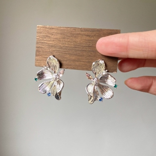 S925纯银彩宝镶嵌花瓣耳环2026新款 高级感耳饰女银色耳钉独特 爆款