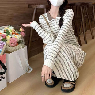 2025秋冬新款长袖polo领条纹针织连衣裙女中长款修身显瘦打底裙子