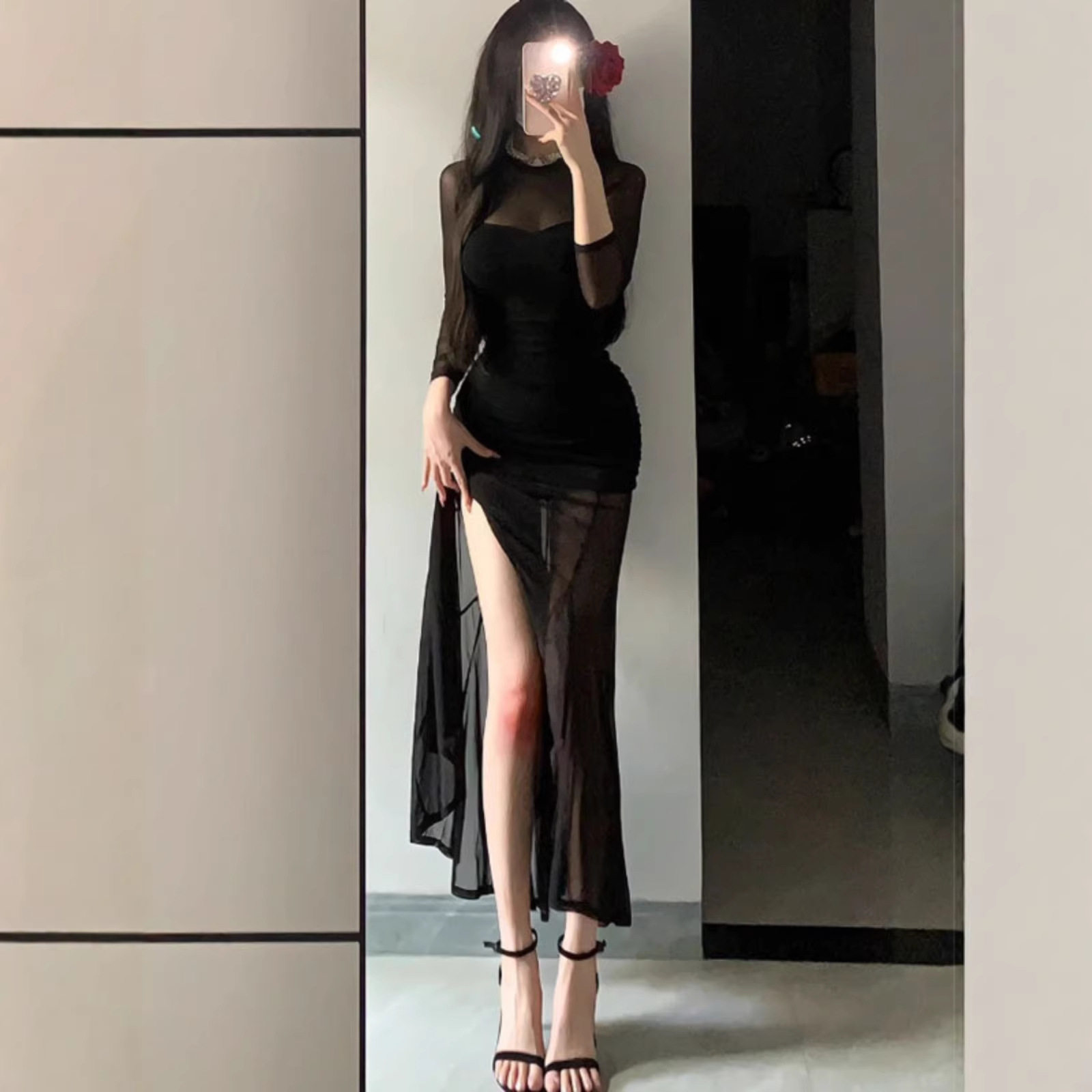 黑色修身包臀高腰套头长袖连衣裙