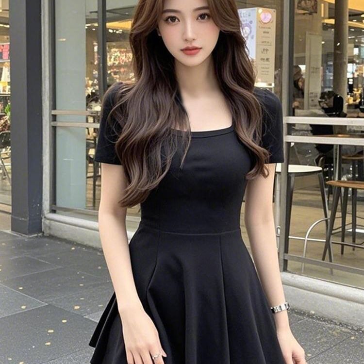 黑色方领短袖显瘦A字连衣裙女