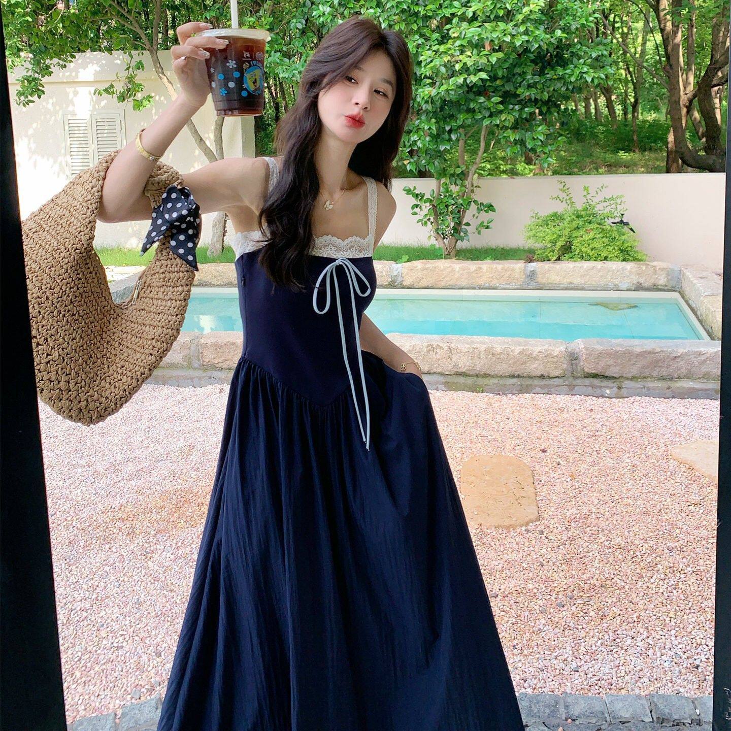 赫本风藏青吊带大摆显瘦连衣裙女