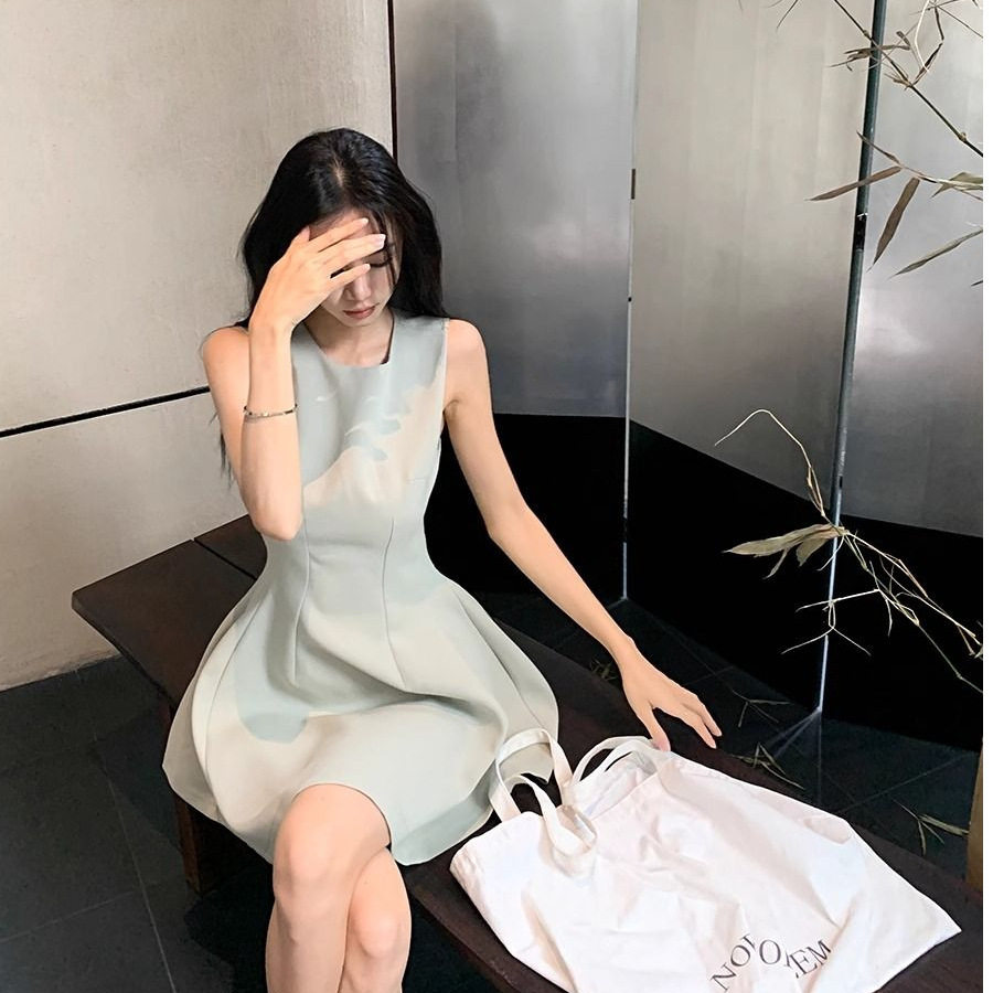 气质修身无袖背心连衣裙女2026夏季显瘦百搭短裙小个子收腰A字裙