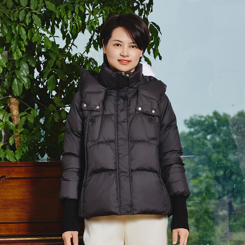 连帽款黑色针织袖口羽绒服