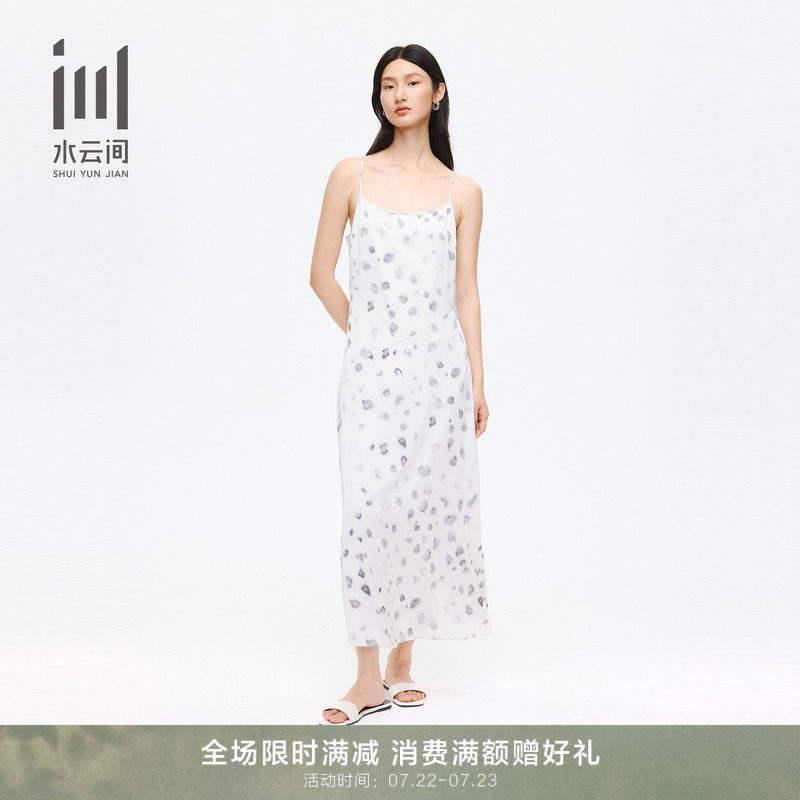 水云间连衣裙26早秋新款 简约通勤透气碎花高腰中长吊带连体裙