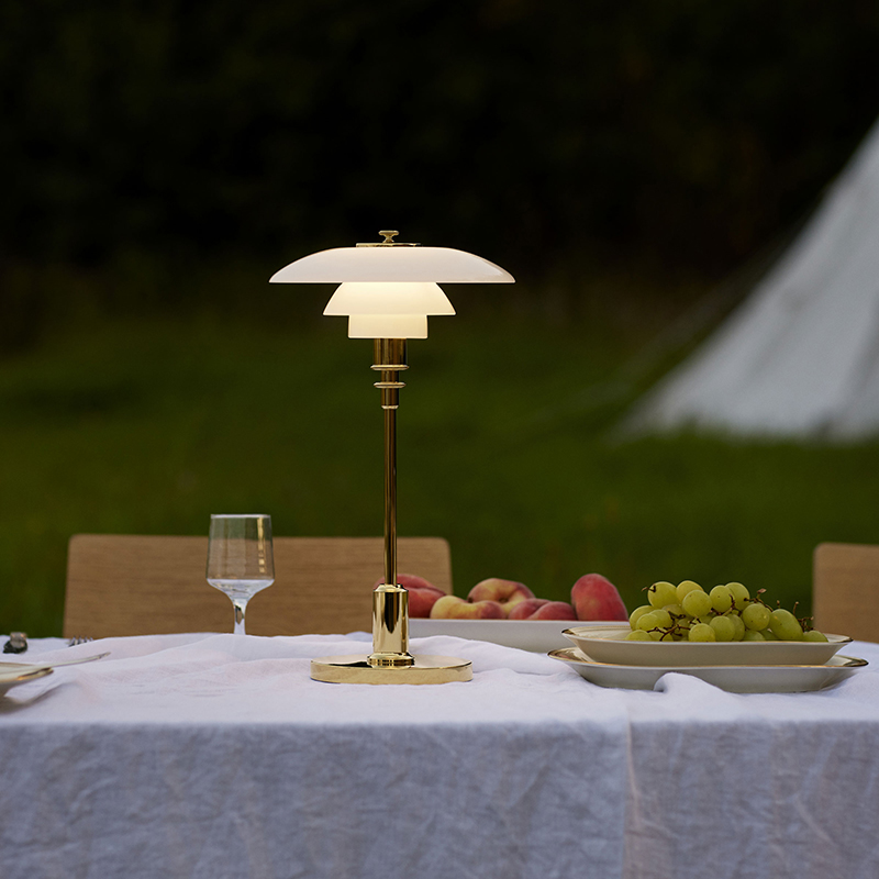 丹麦西餐厅床头氛围充电台灯