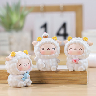 可爱治愈日系小羊公仔女生送礼蛋糕装饰车载办公室桌面摆件小物件