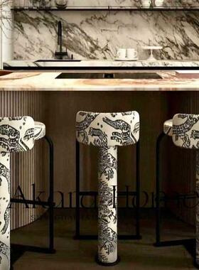 现代简约轻奢设计师款创意靠背椅家用客厅餐厅酒店样板房吧台椅子