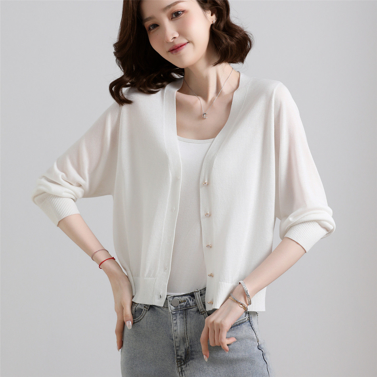 时尚朗姿2026夏季新款白色简约V领桑蚕丝针织开衫女薄款防晒外搭